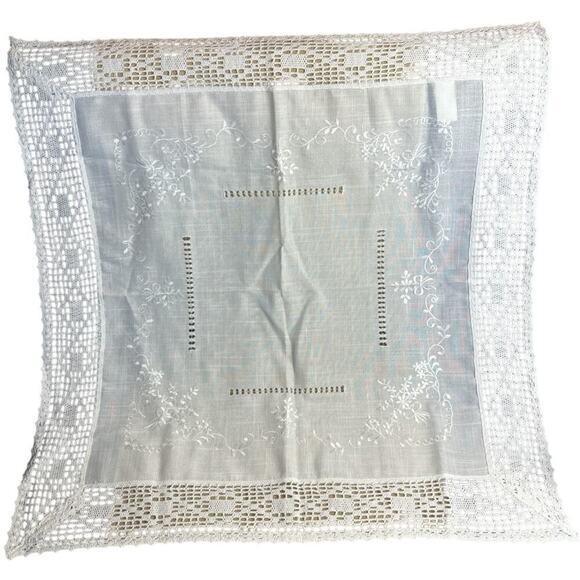 German Made White Floral Embroidery Lace Doily Cloth 32" X 32" - Picture 1 of 5